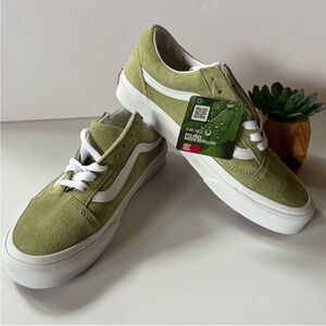Vans Low-Top Sneakers in Olive Green and White